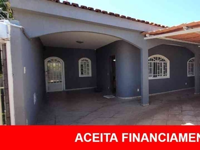 Casa com 3 quartos à venda no bairro Setor Leste, 275m²