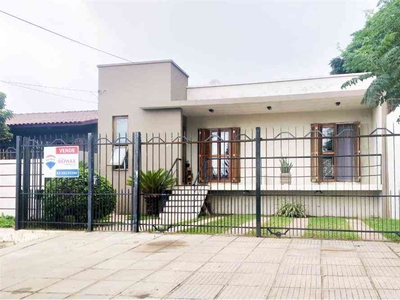 Casa com 3 quartos à venda no bairro São Jorge, 154m²