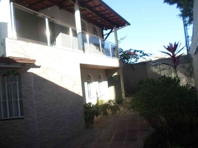 Casa com 3 quartos à venda no bairro São Marcos, 194m²