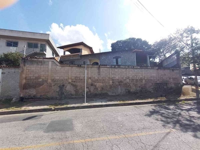 Casa com 3 quartos à venda no bairro São Salvador, 360m²