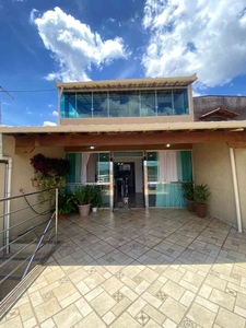 Casa com 3 quartos à venda no bairro Solar do Barreiro, 241m²
