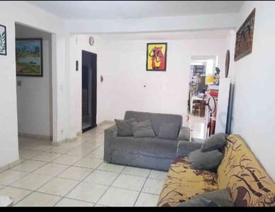 Casa com 3 quartos à venda no bairro Teixeira Dias, 240m²