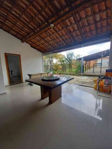 Casa com 3 quartos à venda no bairro Tropical, 360m²