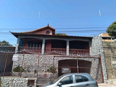 Casa com 3 quartos à venda no bairro Vera Cruz, 260m²
