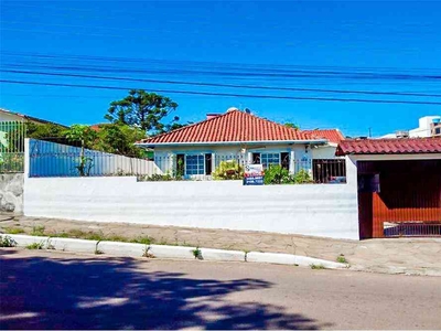 Casa com 3 quartos à venda no bairro Viamópolis, 202m²