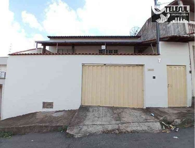 Casa com 3 quartos à venda no bairro Vila Andere I, 235m²