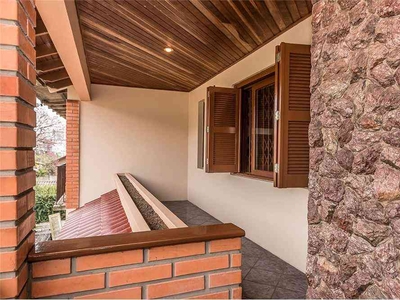 Casa com 3 quartos à venda no bairro Vila Jardim, 193m²