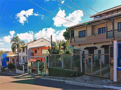 Casa com 3 quartos à venda no bairro Vila Nova, 247m²