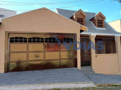 Casa com 3 quartos à venda no bairro Vila Teixeira, 250m²