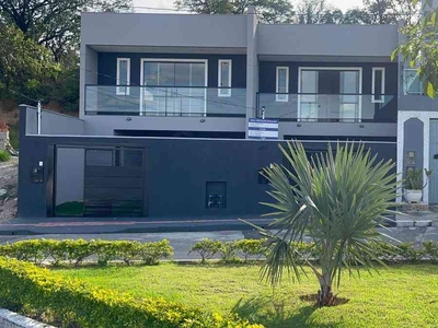 Casa com 3 quartos à venda no bairro Vila Verde, 294m²