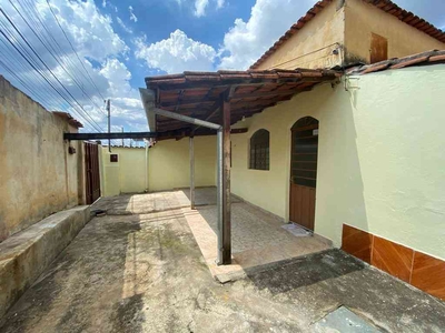 Casa com 3 quartos para alugar no bairro Aparecida, 360m²