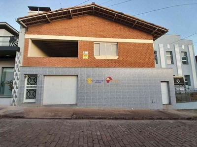 Casa com 3 quartos para alugar no bairro Centro, 1m²