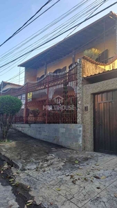 Casa com 3 quartos à venda no bairro Vila Clóris, 437m²