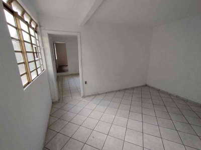 Casa com 3 quartos para alugar no bairro Vila Gumercindo, 120m²