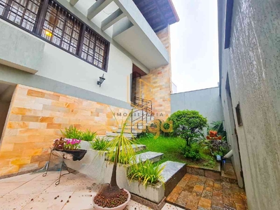 Casa com 4 quartos à venda no bairro Álvaro Camargos, 360m²