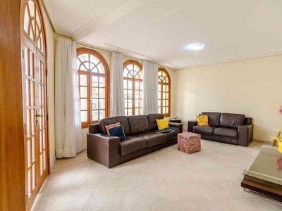 Casa com 4 quartos à venda no bairro Castelo, 420m²