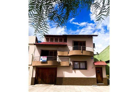Casa com 4 quartos à venda no bairro Centro, 230m²