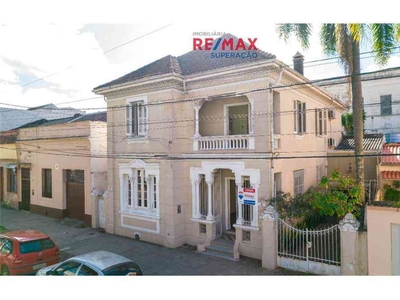 Casa com 4 quartos à venda no bairro Centro, 300m²