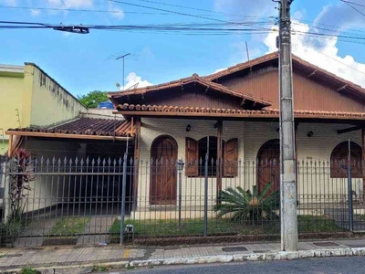 Casa com 4 quartos à venda no bairro Centro, 318m²