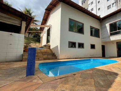 Casa com 4 quartos à venda no bairro Cinquentenário, 520m²
