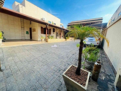 Casa com 4 quartos à venda no bairro Copacabana, 360m²