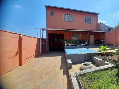 Casa com 4 quartos à venda no bairro Dom Bosco, 300m²