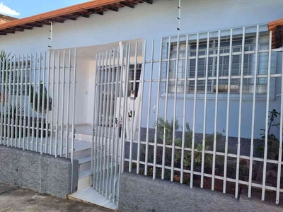 Casa com 4 quartos à venda no bairro Fernão Dias, 210m²