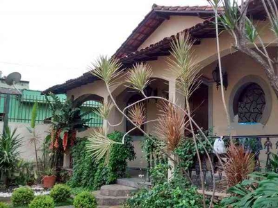 Casa com 4 quartos à venda no bairro Flamengo, 450m²