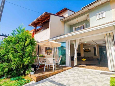 Casa com 4 quartos à venda no bairro Hípica, 122m²