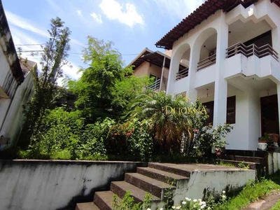 Casa com 4 quartos à venda no bairro Ingá Alto, 360m²