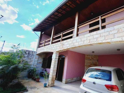 Casa com 4 quartos à venda no bairro Ipiranga, 300m²