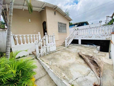 Casa com 4 quartos à venda no bairro Itapoã, 360m²