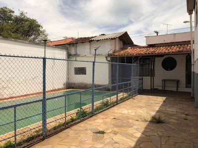 Casa com 4 quartos à venda no bairro João Pinheiro, 300m²