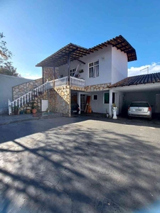 Casa com 4 quartos à venda no bairro João Pinheiro, 360m²