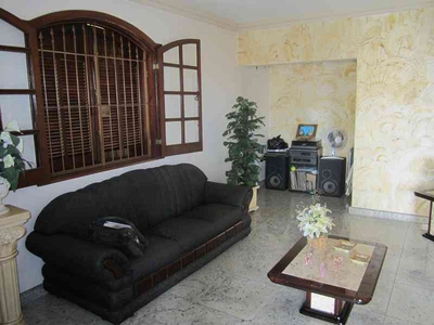 Casa com 4 quartos à venda no bairro Palmares, 500m²
