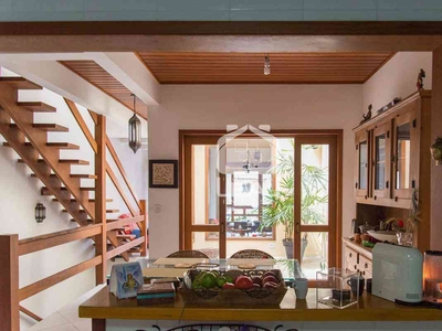 Casa com 4 quartos à venda no bairro Paraíso do Morumbi, 210m²