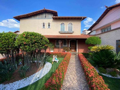 Casa com 4 quartos à venda no bairro Planalto, 150m²