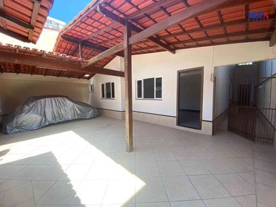 Casa com 4 quartos à venda no bairro Praia das Gaivotas, 300m²