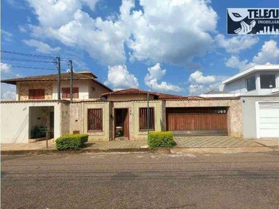 Casa com 4 quartos à venda no bairro Rezende, 360m²