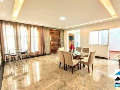 Casa com 4 quartos à venda no bairro Sagrada Família, 205m²