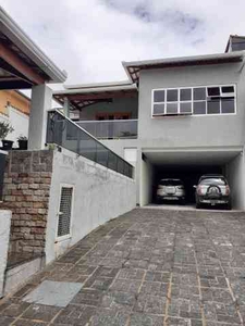 Casa com 4 quartos à venda no bairro Santa Cruz Industrial, 360m²