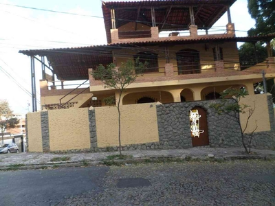 Casa com 4 quartos à venda no bairro Santa Inês, 500m²