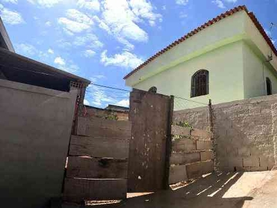 Casa com 4 quartos à venda no bairro Sevilha (2 Seção), 360m²