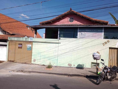 Casa com 4 quartos à venda no bairro São Benedito, 360m²