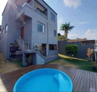 Casa com 4 quartos à venda no bairro Trevo, 500m²