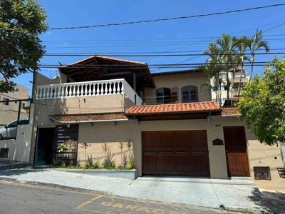 Casa com 4 quartos para alugar no bairro Santa Amélia, 390m²