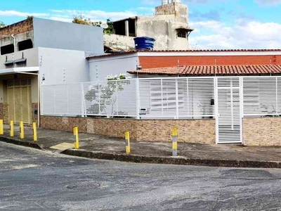 Casa Comercial com 5 quartos à venda no bairro Cachoeirinha, 190m²