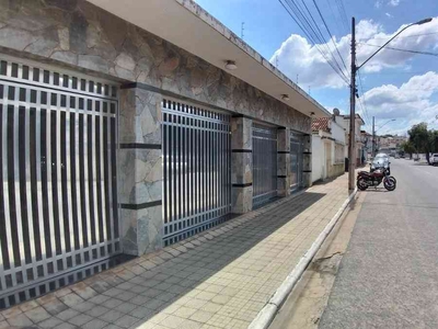 Casa com 5 quartos à venda no bairro Centro, 538m²