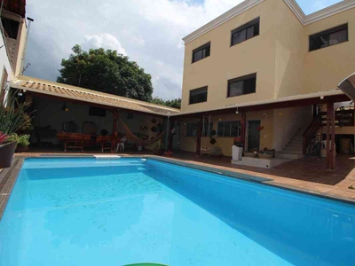 Casa com 5 quartos à venda no bairro Copacabana, 360m²