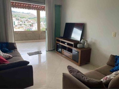 Casa com 5 quartos à venda no bairro Esperança, 150m²